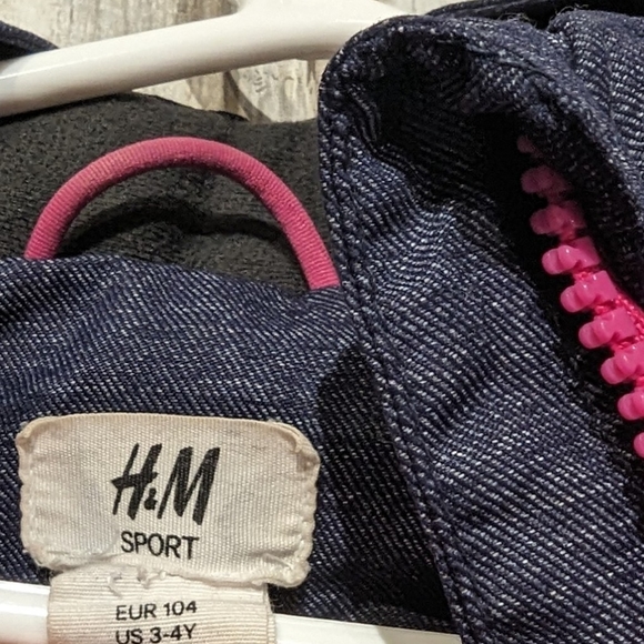H&M Sport girls size 3-4year hooded jacket. - Picture 5 of 5